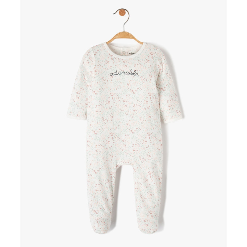 Pyjama bébé imprimé avec inscription sur le buste