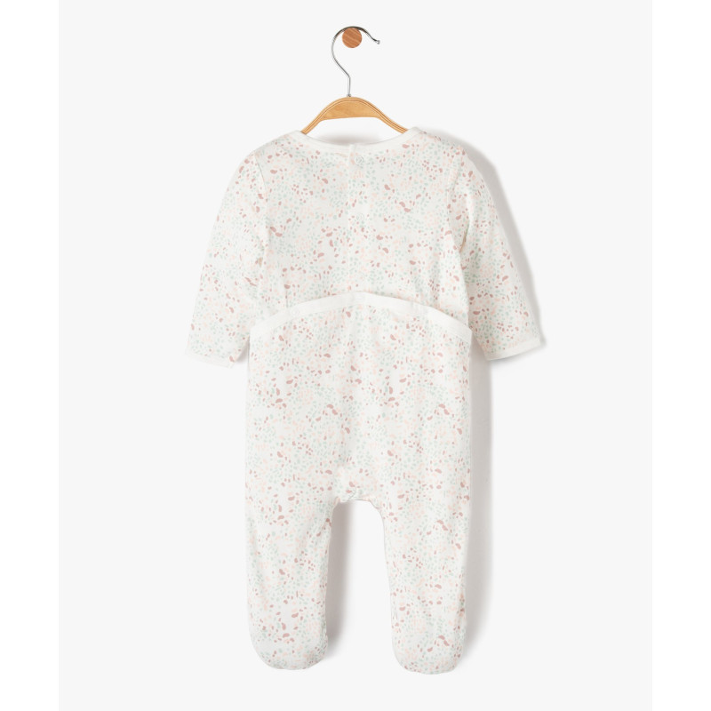 Pyjama bébé imprimé avec inscription sur le buste