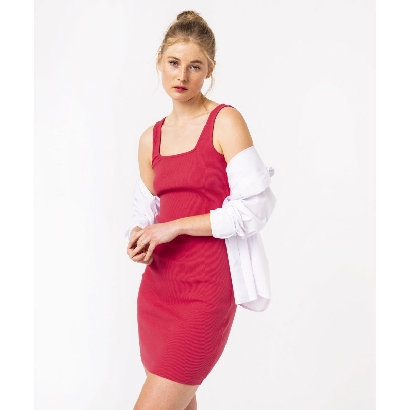 Robe courte à bretelles moulantes en maille côtelée femme Robe courte à bretelles moulantes en maille côtelée femme