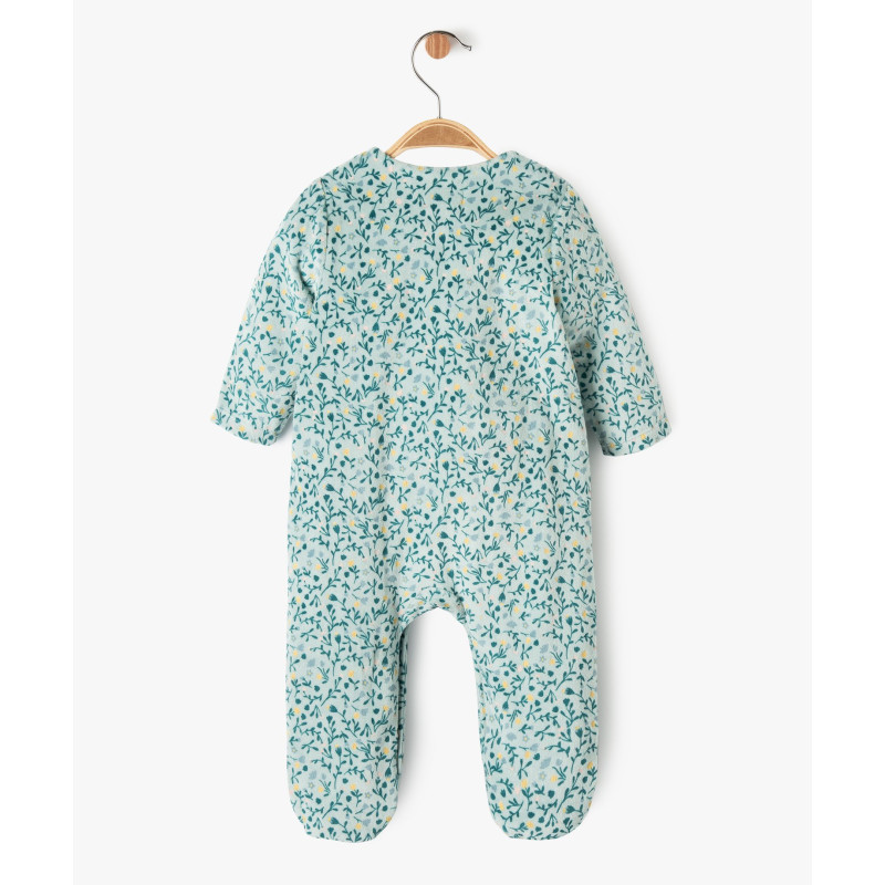 Pyjama en velours à motifs fleuris ouvert devant bébé fille