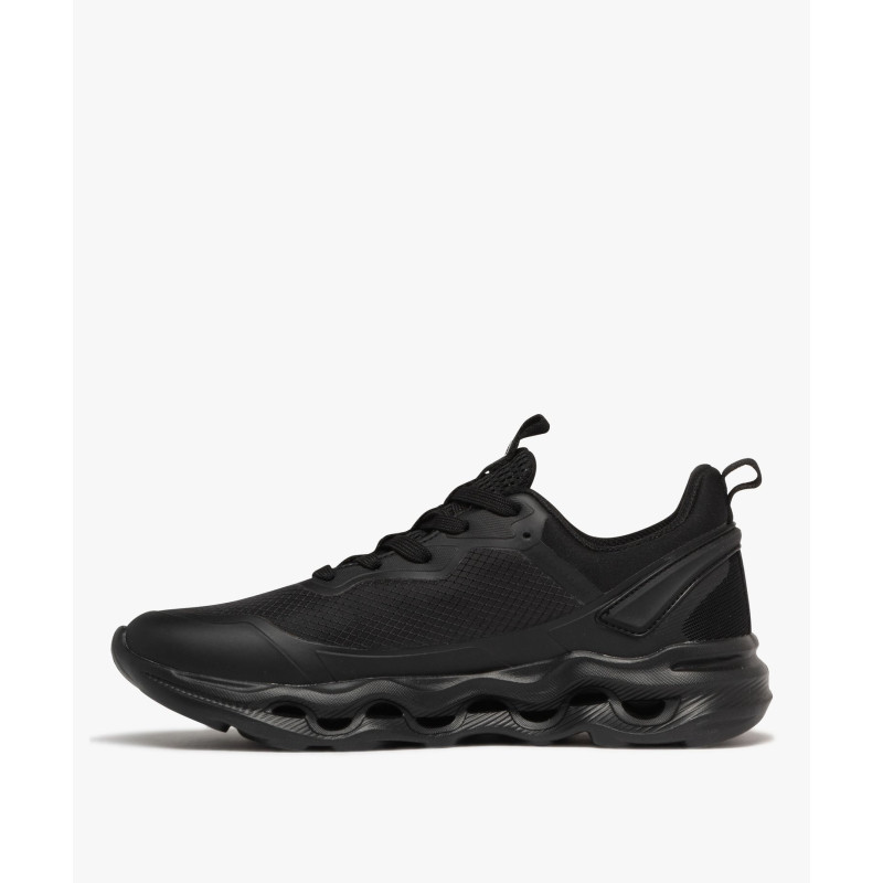 Baskets homme jogger légères à semelle épaisse perforée - Slazenger Baskets homme jogger légères à semelle épaisse perforée - Slazenger